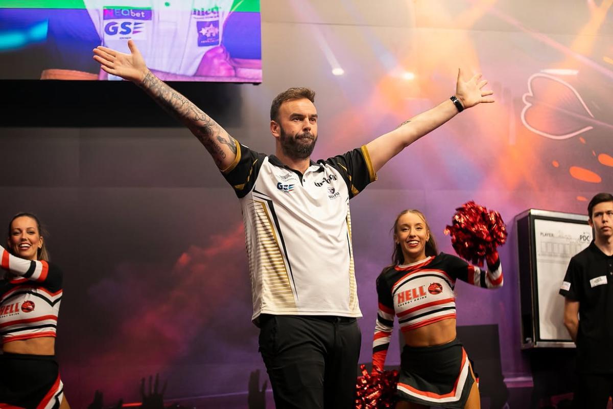 Ross Smith outguns two-time champion Gerwyn Price in World Series of ...