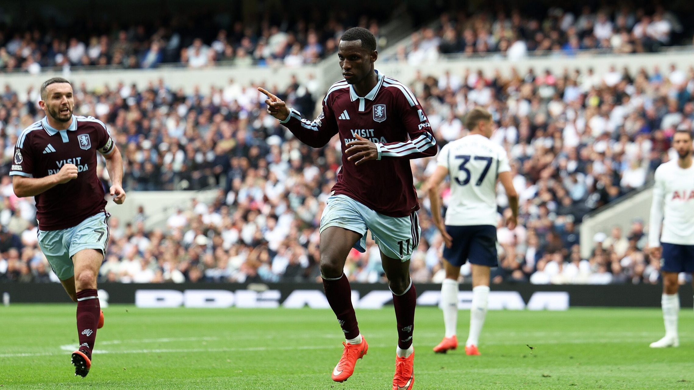 Tottenham sink to the bottom of the Premier League table