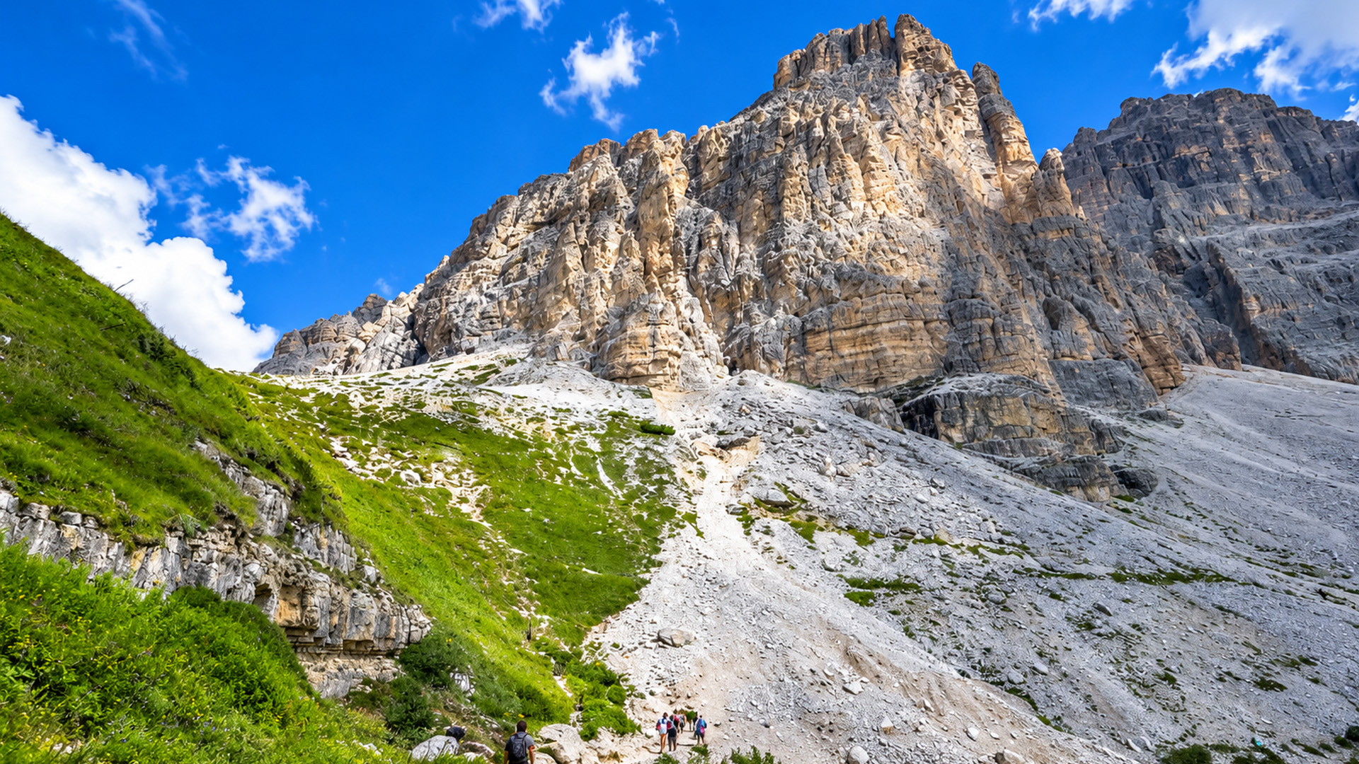 Hiking Tre Cime di Lavaredo in the Dolomites Italy (4K)