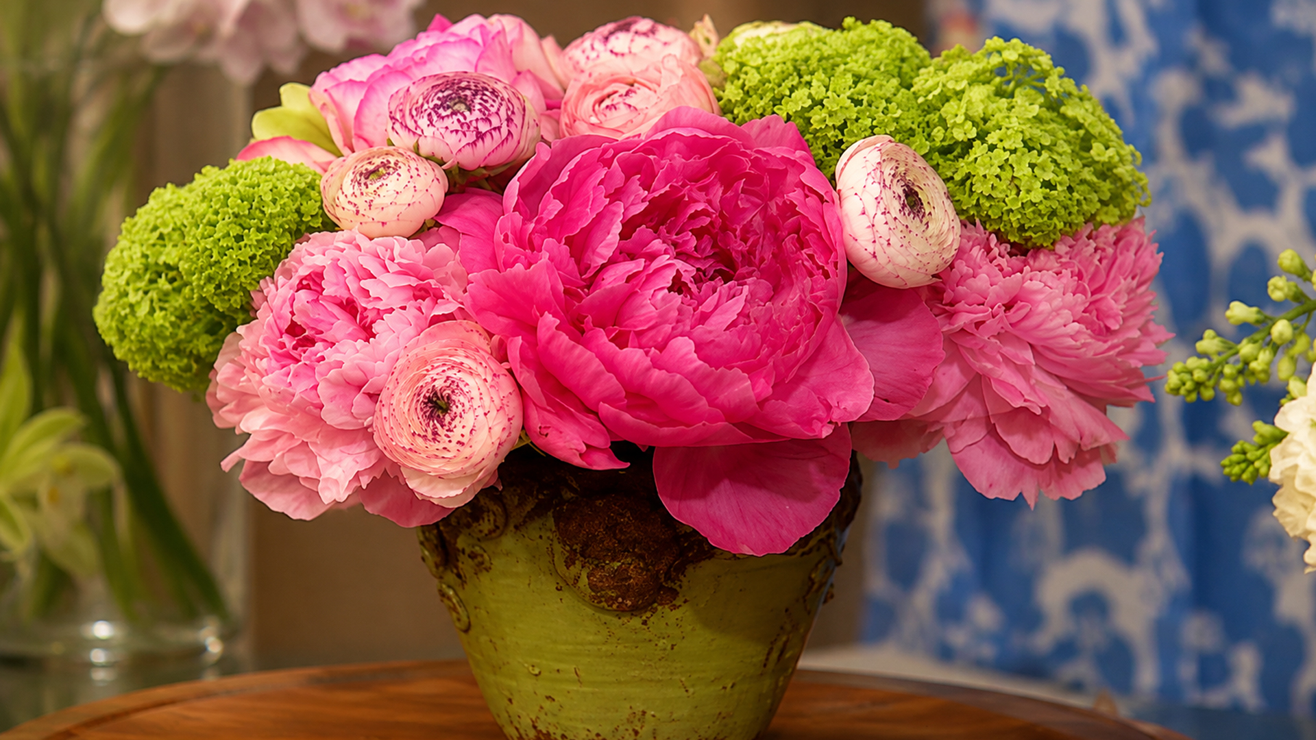 The floral design technique that turns a handful of blooms into a ...