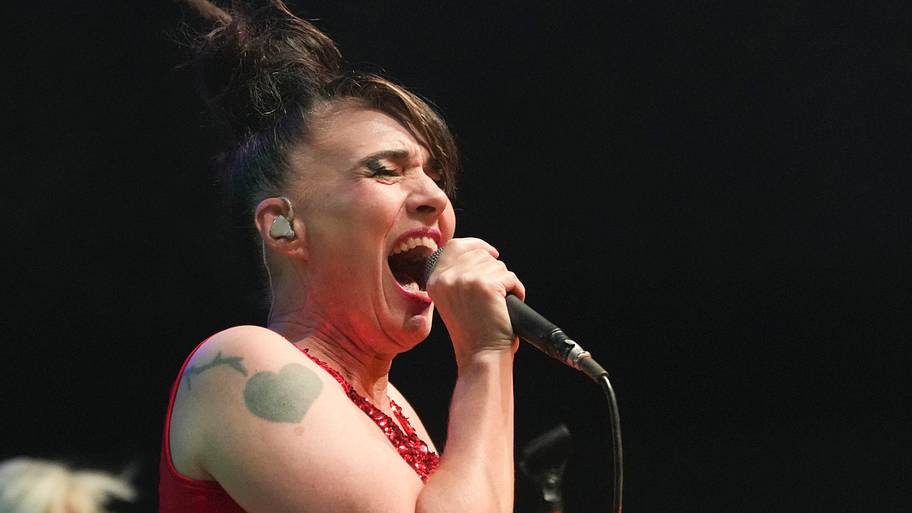 Decades after riot grrrls first appeared, Bikini Kill can still rock ...