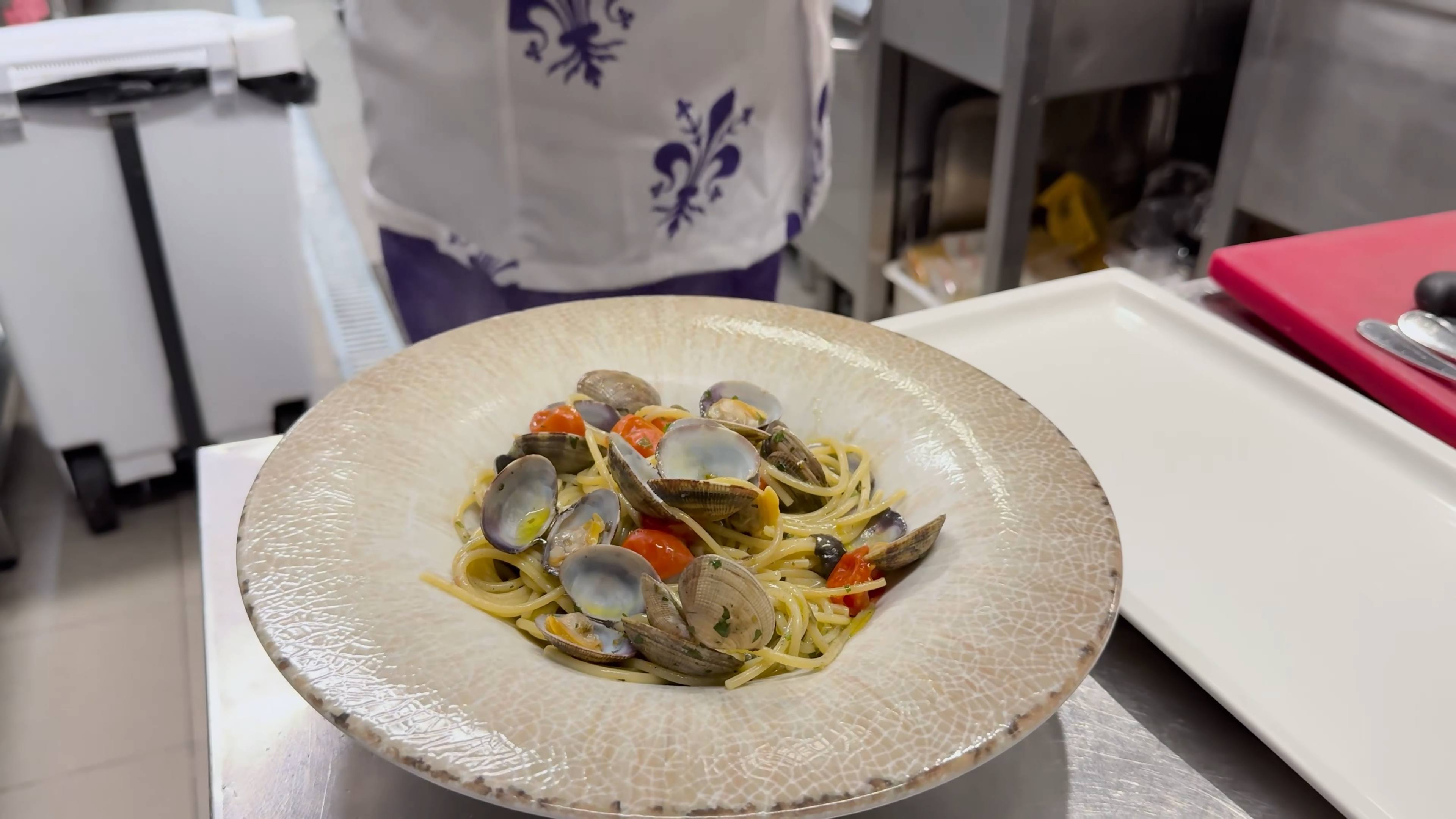 How an Italian chef makes perfect spaghetti alle vongole