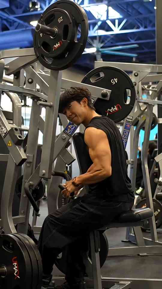 Machine low row mistakes that limit lat growth