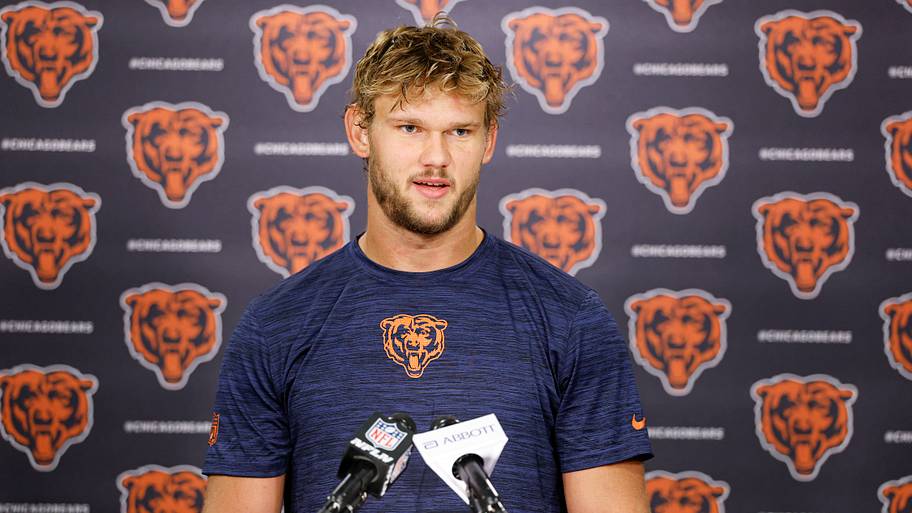 One rookie shines, another collapses in ugly Bears' loss to Vikings