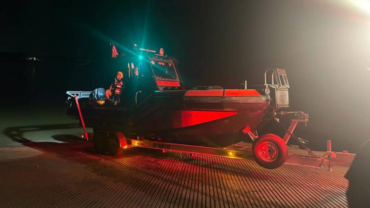 Southern Indiana firefighters respond to Ohio River rescue