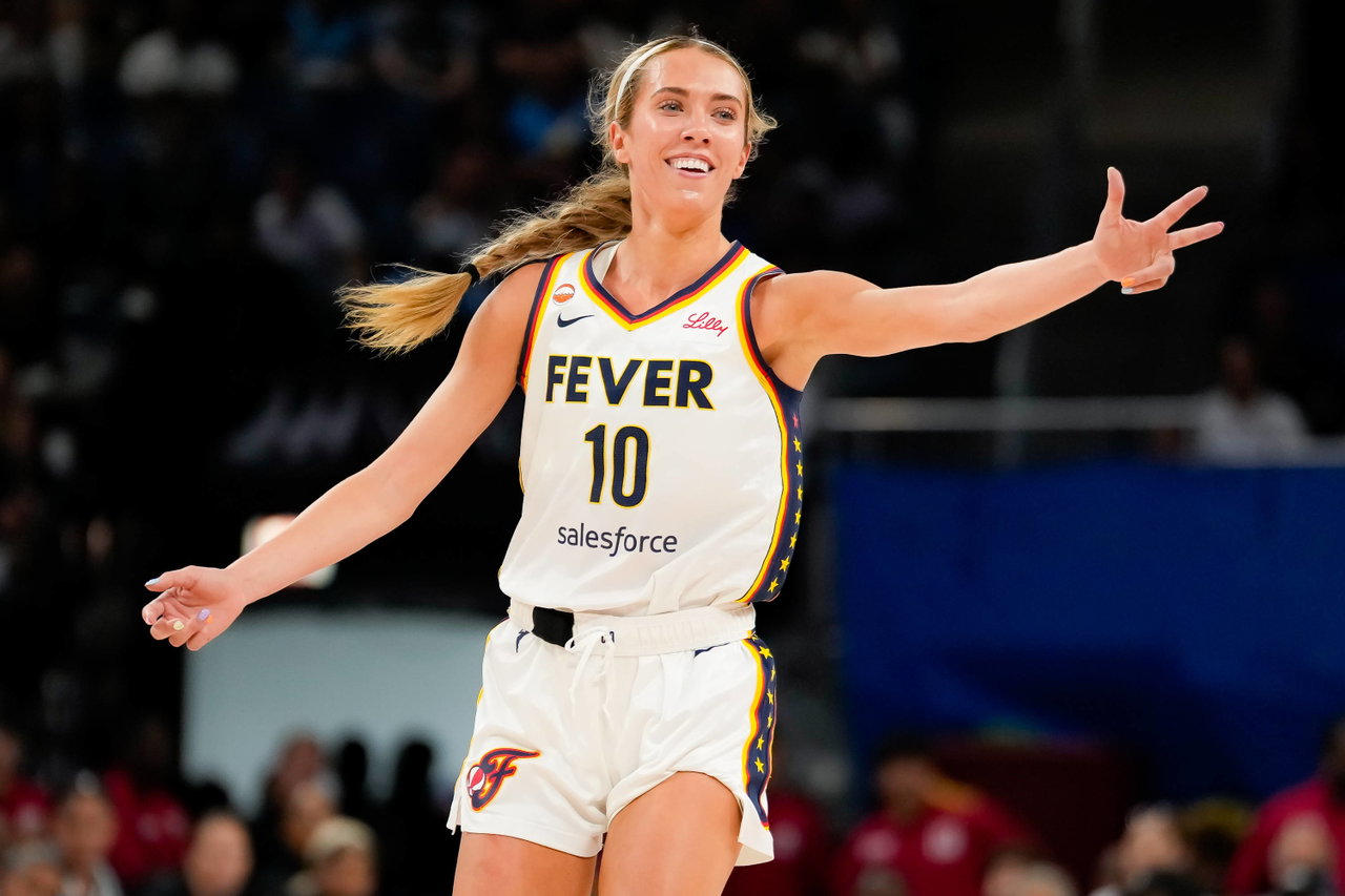 Fans turn on ex-Fever star as she hooks Lexie Hull in controversial call