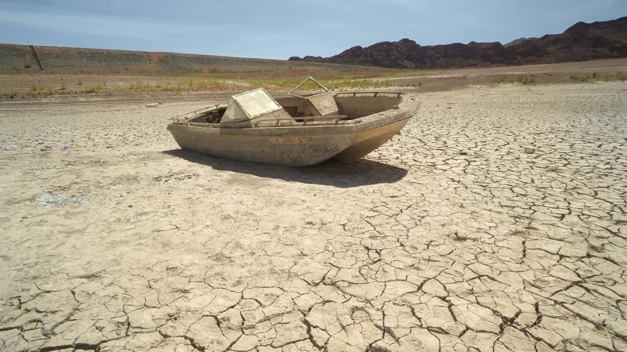 Lake Mead’s falling water exposed a sunken boat, lost phones and a ...