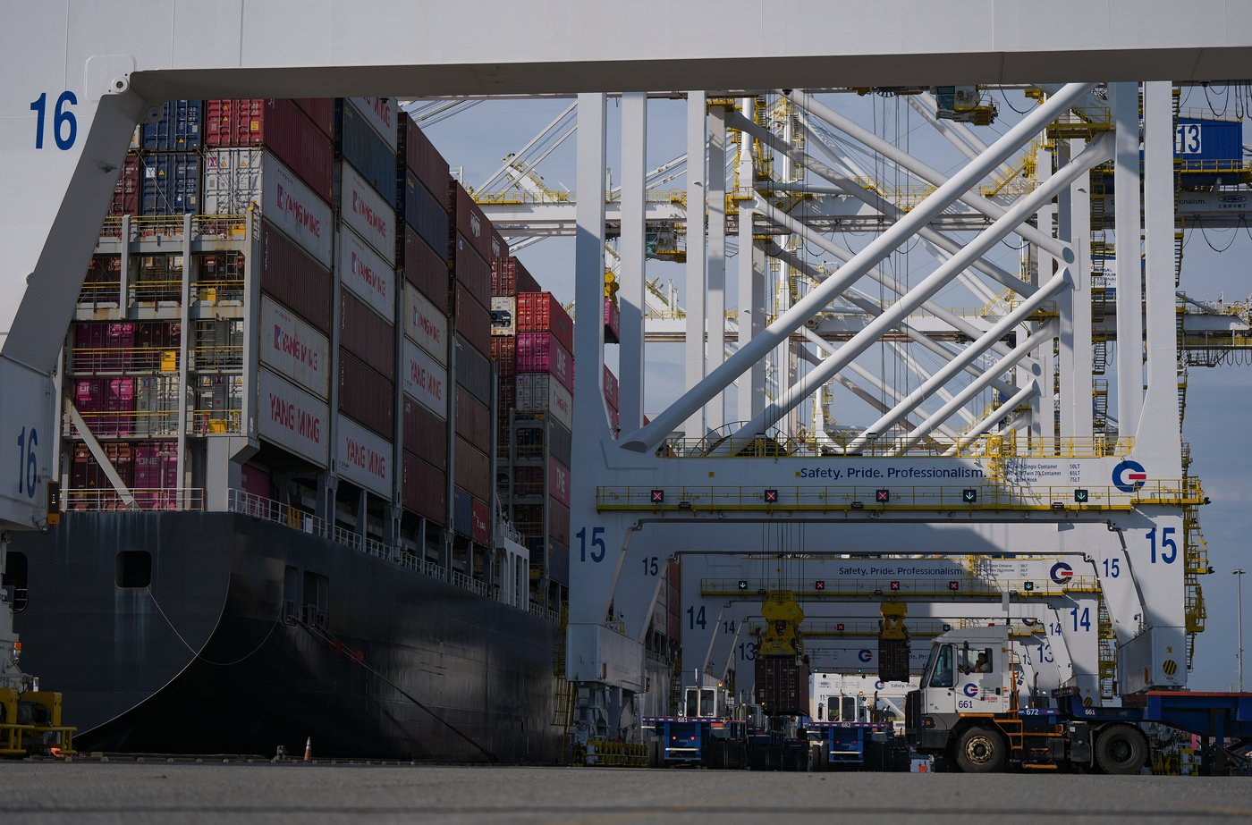 Oil, grain exports fuel record cargo at Port of Vancouver as trade ...