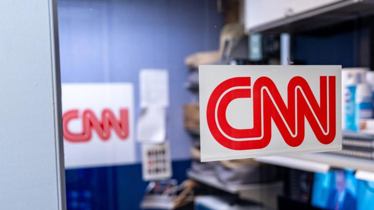 News outlets banned from White House sue Trump administration on First ...