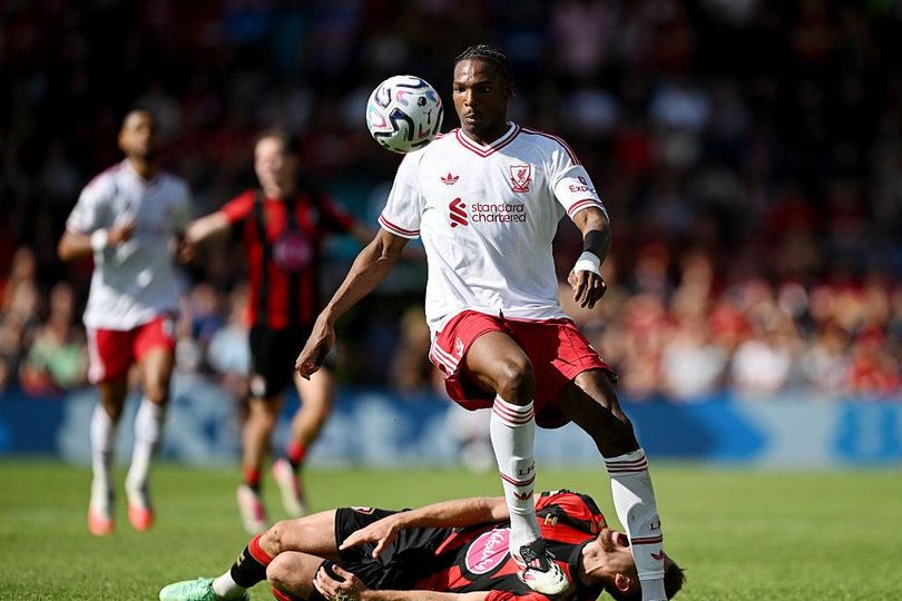 Jeremy Jacquet da un «gran paso adelante» tras los problemas que tuvo al inicio de su carrera en el Liverpool.
