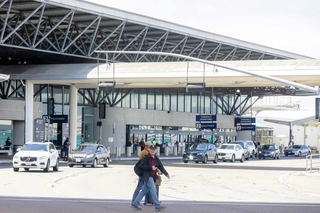 Oakland Airport's biggest problem? Travelers say it's boring.