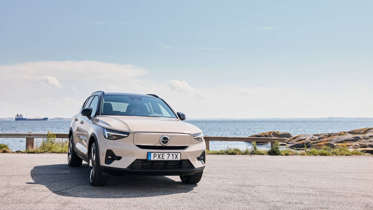 2025 Volvo EX40