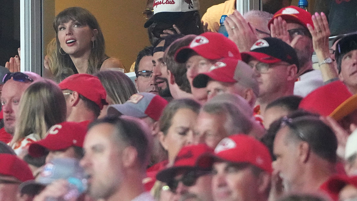 Travis and Jason Kelce loving the Taylor Swift 'that's my husband ...