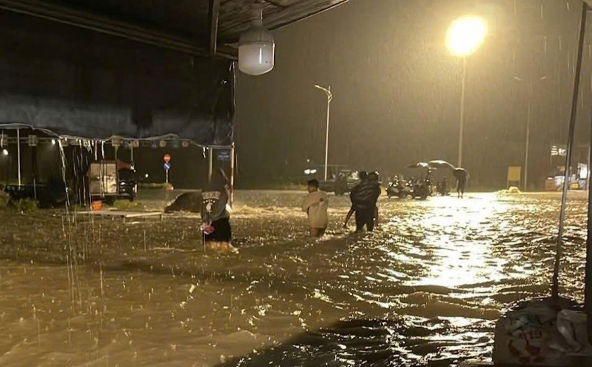 Nhiều khu dân cư Đồng Nai ngập sâu sau mưa lớn