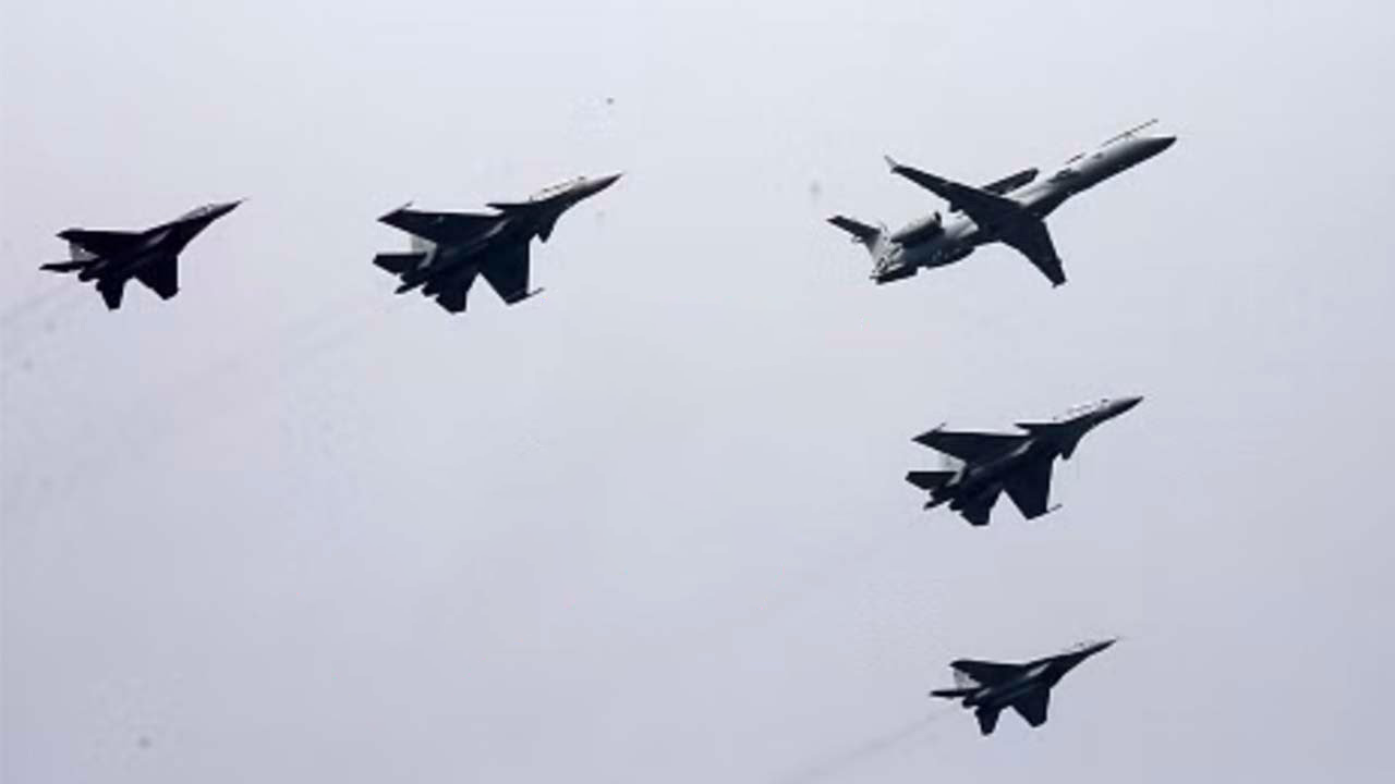 Secret encounter of Air Force One and 4 MiGs