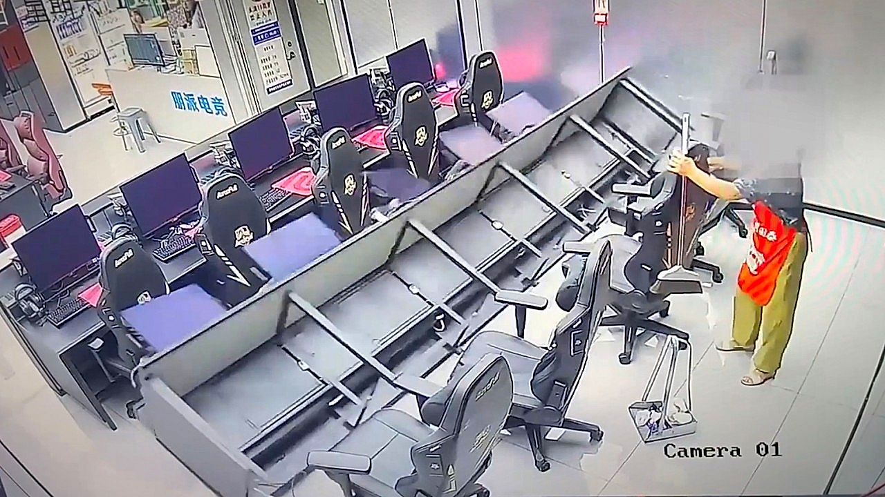 Cleaner accidentally topples table full of computers while pushing in a ...