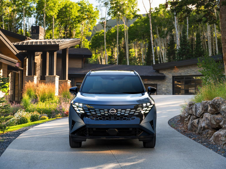 2027 Nissan Rogue Hybrid wants to win you over with refinement and 40 ...