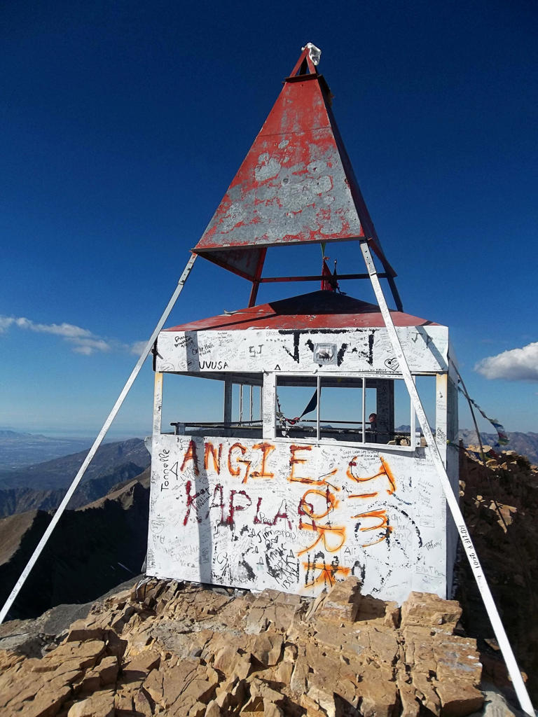 Hiker died after lightning strike while in 'tin shack'