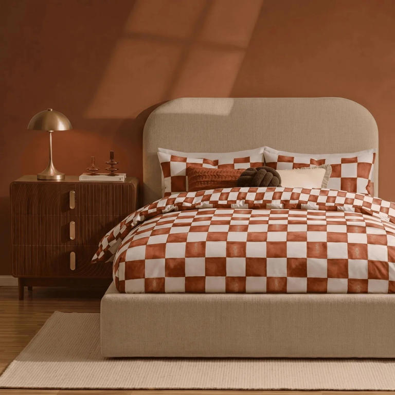 From pumpkin prints to rich burgundy tones – 9 autumn bedding sets to ...