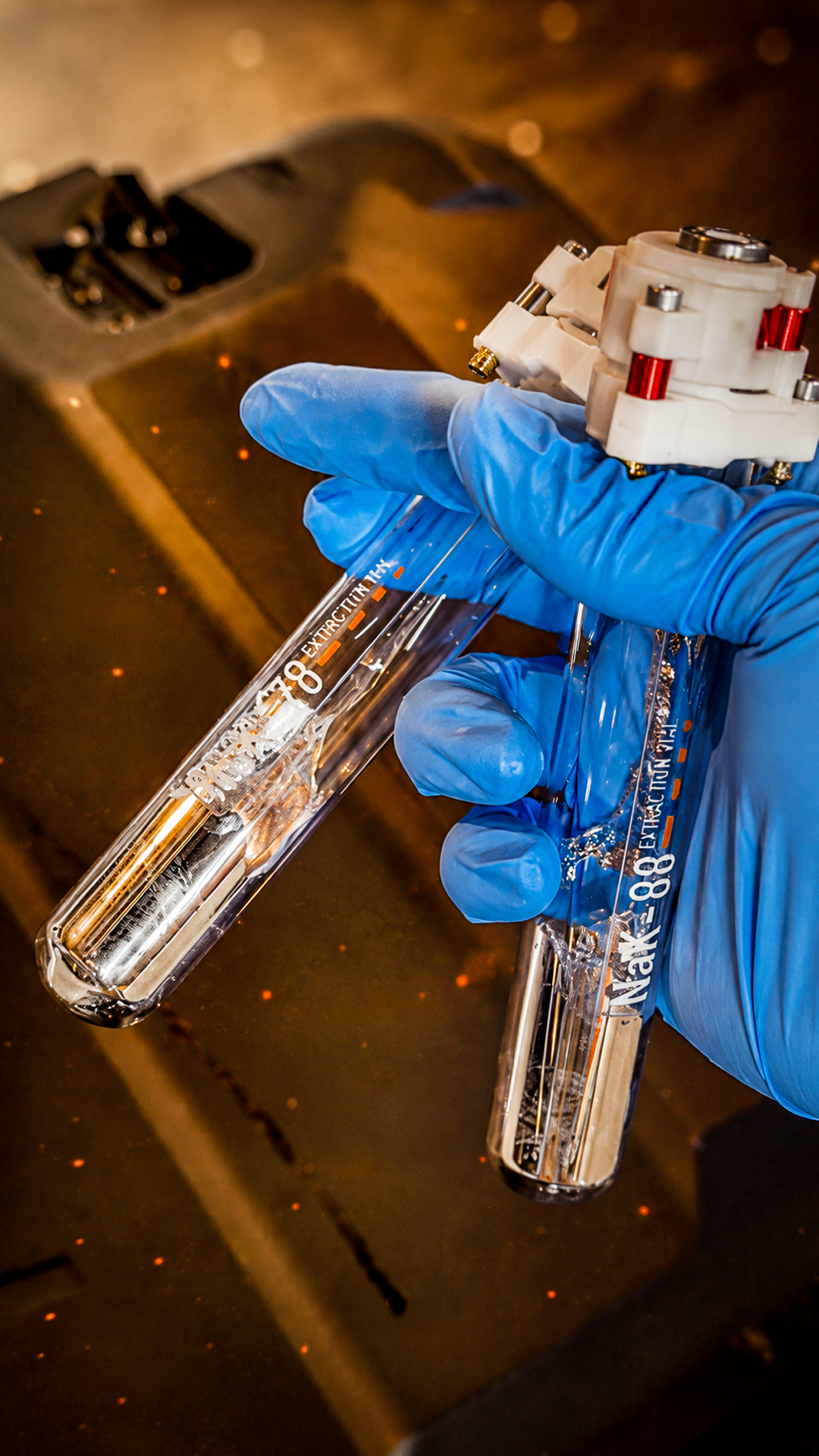 NAK liquid metal vs water: Underwater reaction test