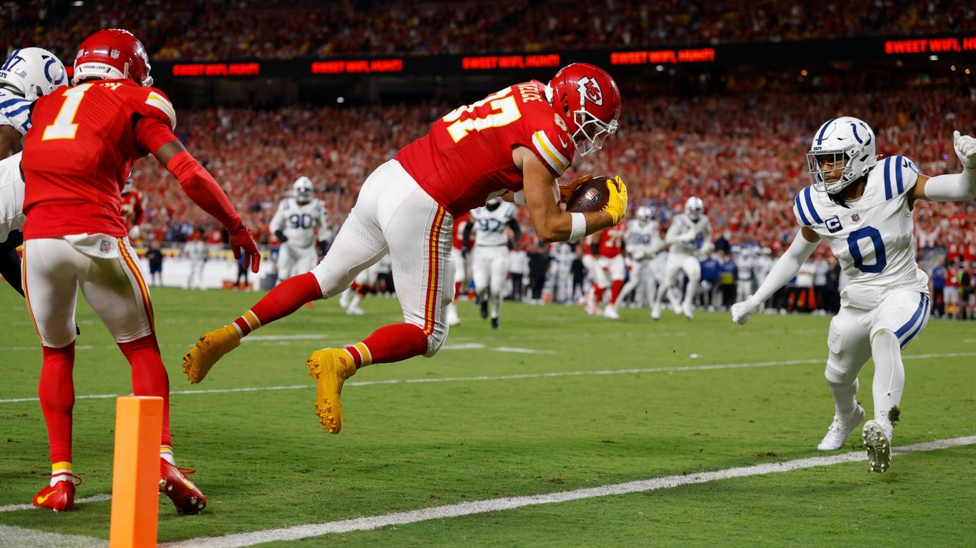 Travis Kelce breaks NFL record
