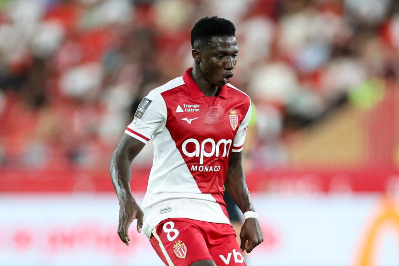 Un exjugador del Chelsea le dijo a Lamine Camara que rechazara el traspaso tras los rumores que lo vinculaban con el Liverpool.