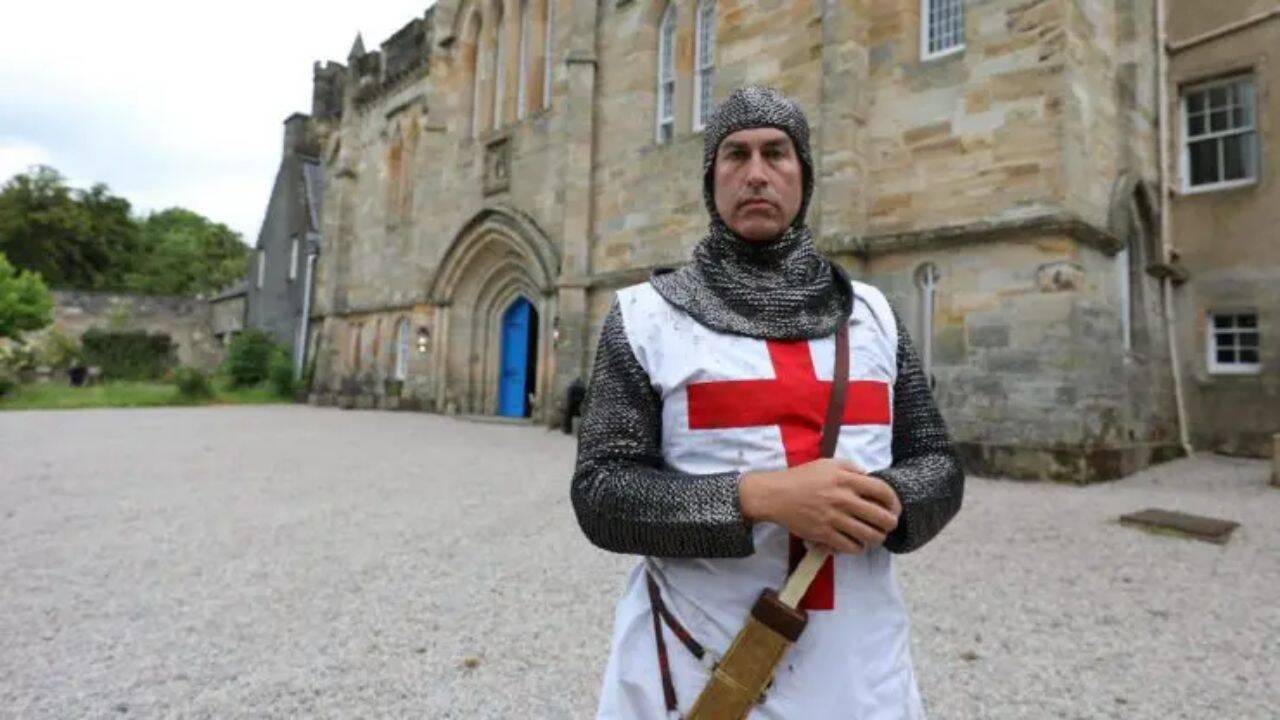 Actor Rob Riggle explores mysteries with archaeologists, from ...