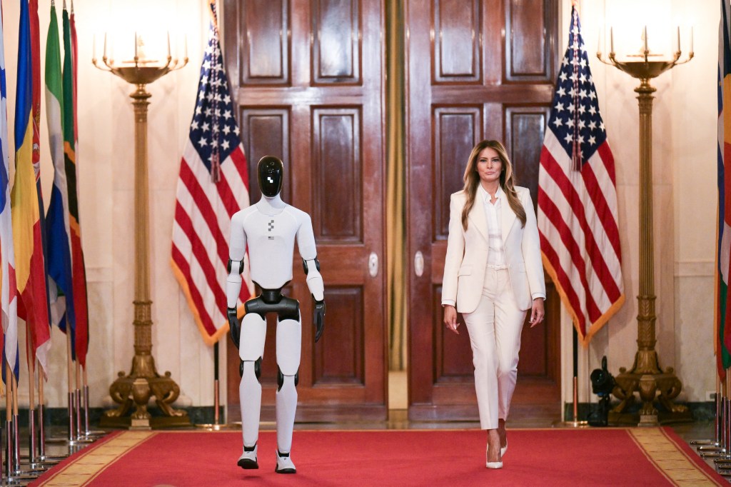 Melania Trump steps onto world stage with UN, NYSE and China state ...