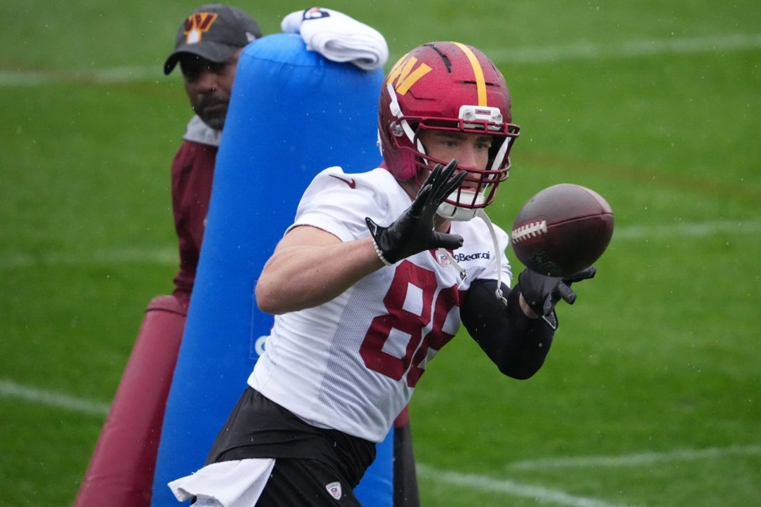 Reports: Eagles reunite with TE Zach Ertz after Dallas Goedert’s MCL sprain