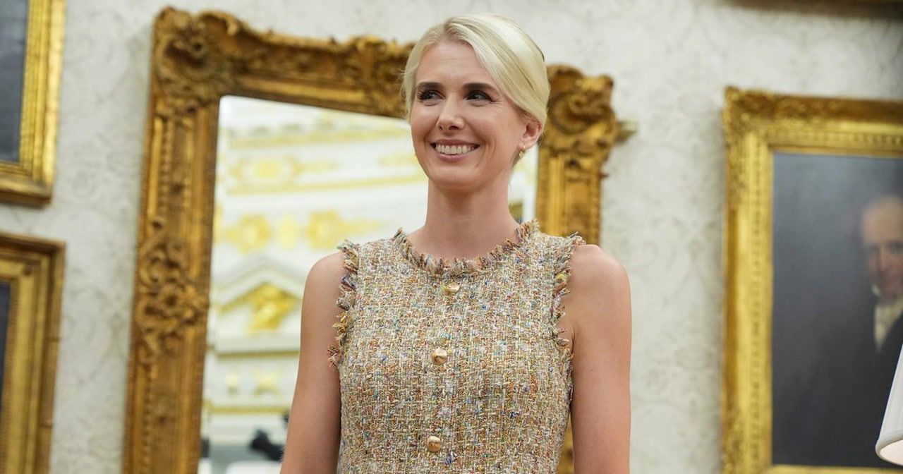 Natalie Harp stares at Trump in Oval Office after 'kissing photo' statement