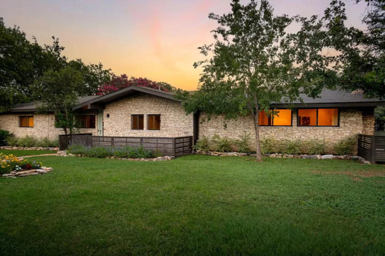 7 last-minute Austin Airbnbs near Zilker Park for ACL Festival