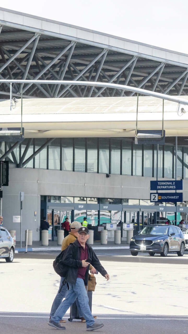 Oakland Airport's biggest problem? Travelers say it's boring.
