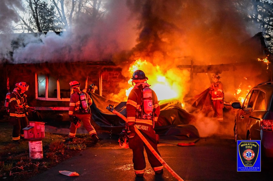 NY volunteer firefighters could get $800 tax credit if Gov. Hochul ...