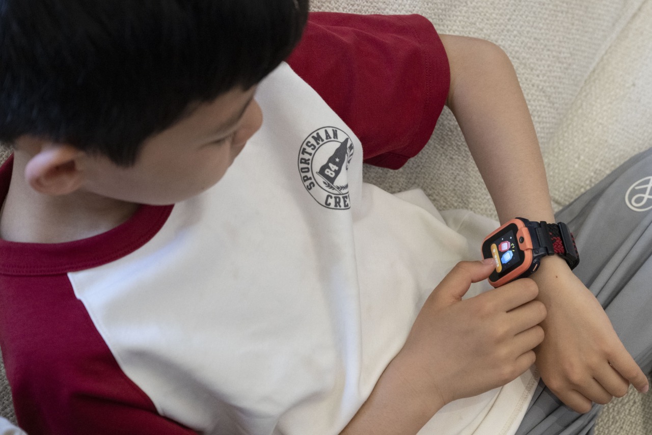 Why helicopter parents in China buy watches, not phones, for their kids