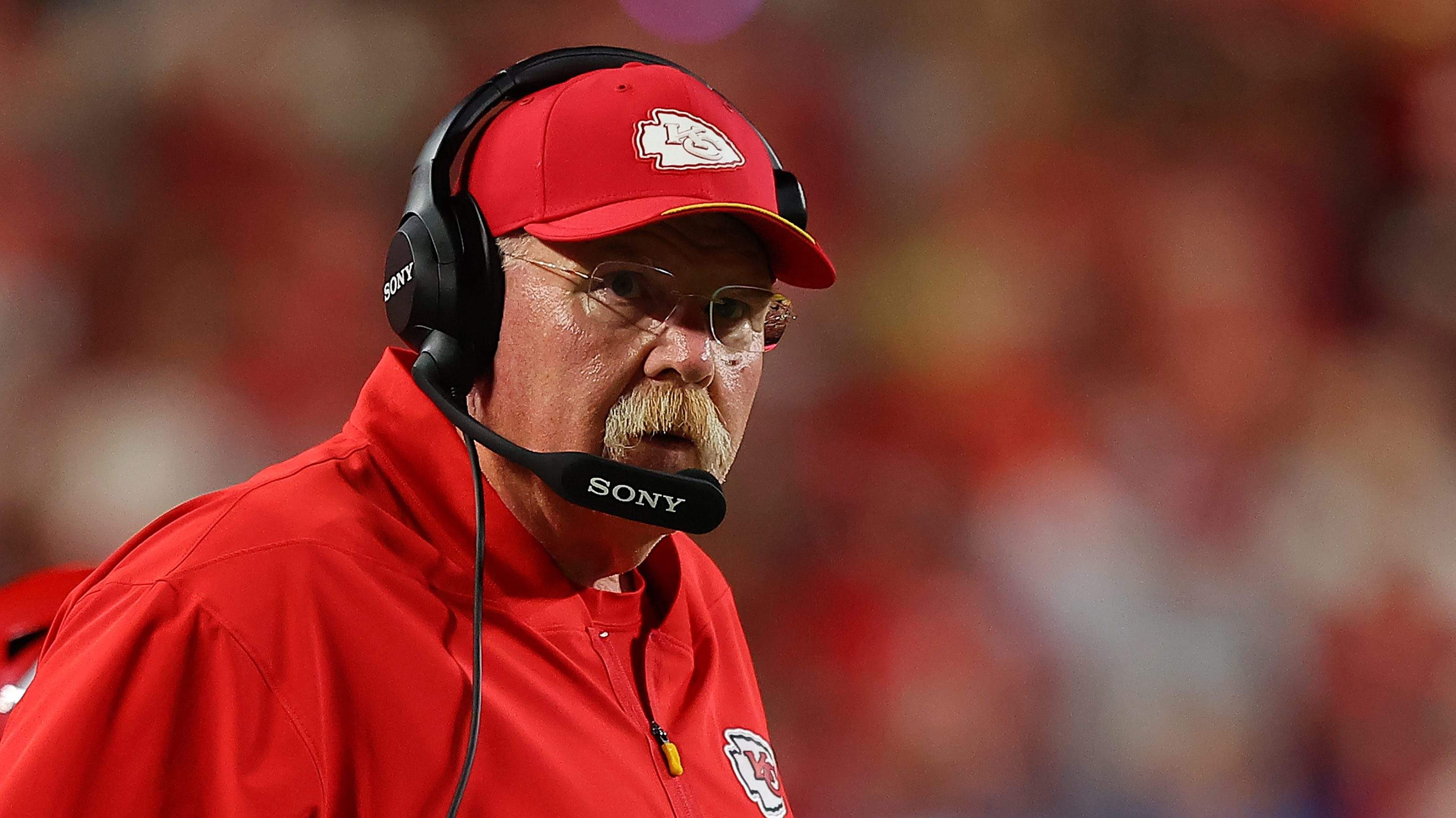 Chiefs add 2 players to active roster one day before Dolphins matchup