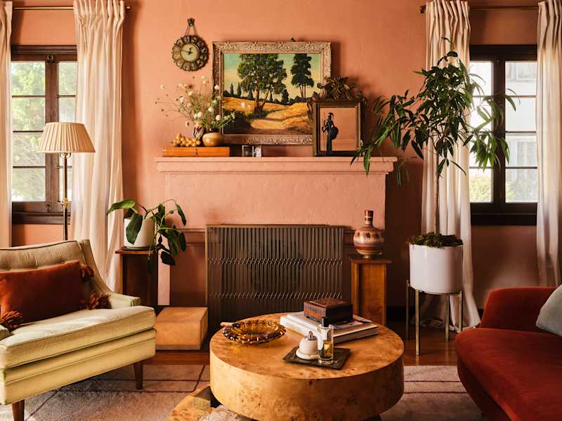 This stylist's 1930s rental is a master class in mixing vintage, color ...