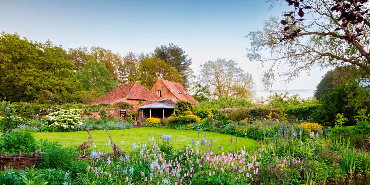 13 landscaping ideas that’ll make your yard look way more expensive ...