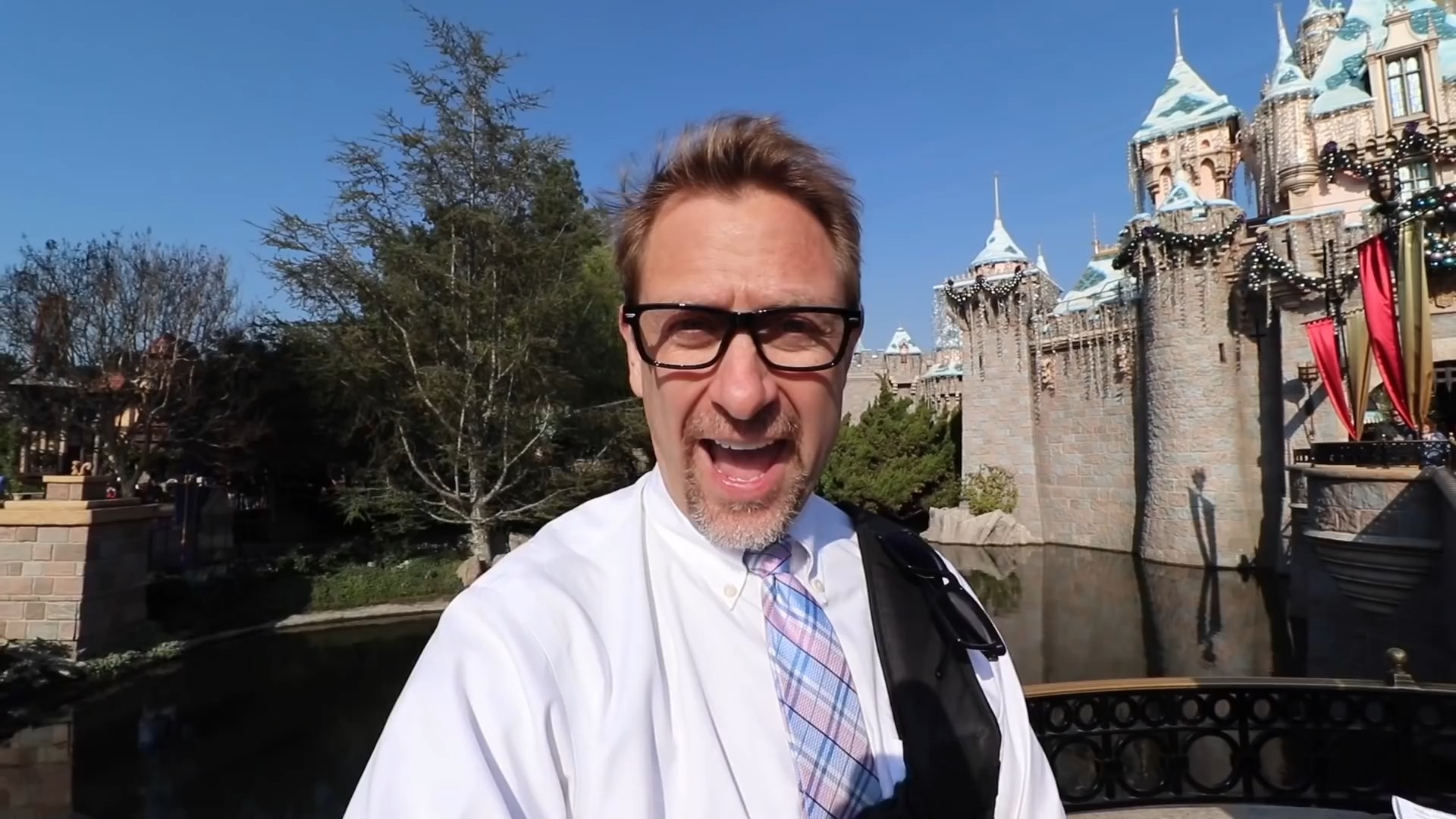 Disney’s Fantasyland secrets revealed! Hidden details & magic tricks 🏰 🤫