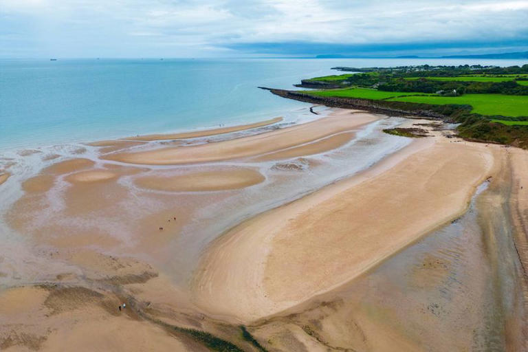 extraordinarily-beautiful-beach-in-wales-perfect-for-whole-family-not