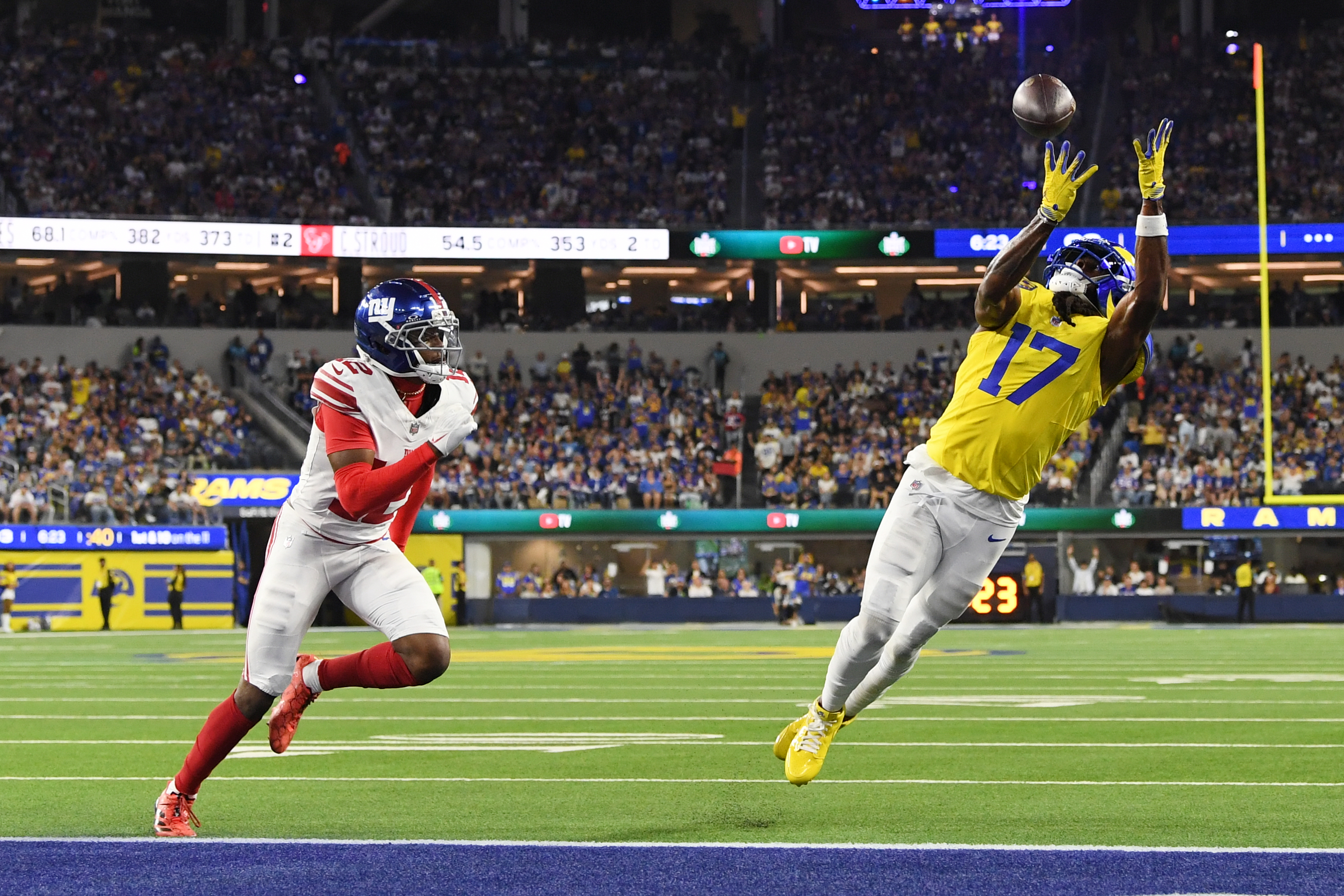 Una noche dominante de Stafford y Davante Adams impulsa a los Rams a un ...
