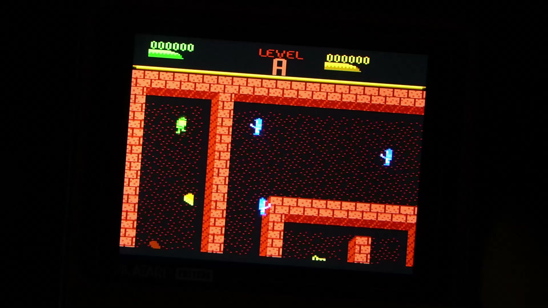 Atari Woodgrain is back! Super Pocket Pro Special Edition review