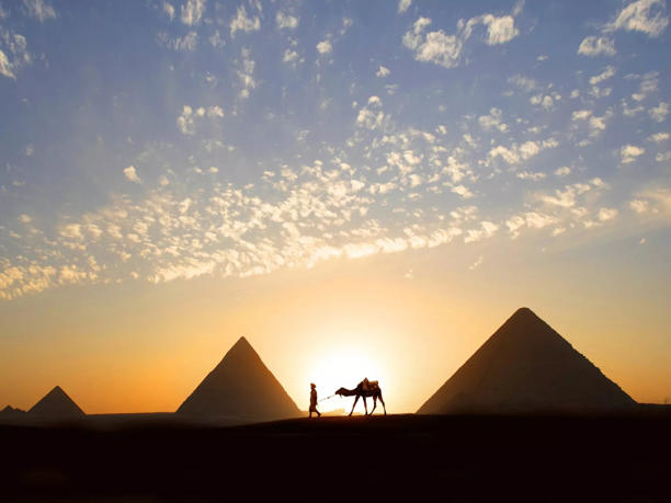 Quần thể kim tự tháp Giza tại Ai Cập. Ảnh: Lonely Planet