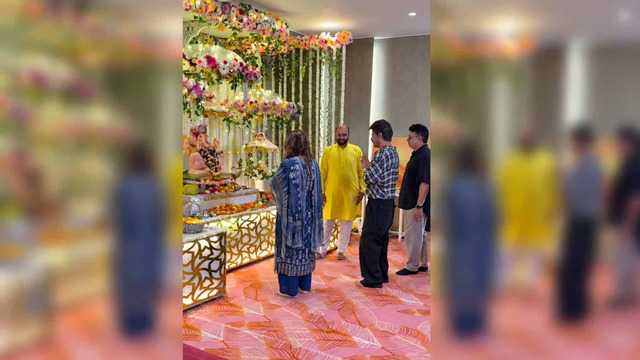 After Lalbaugcha Raja, Shah Rukh Khan visits T-Series Ganesh puja