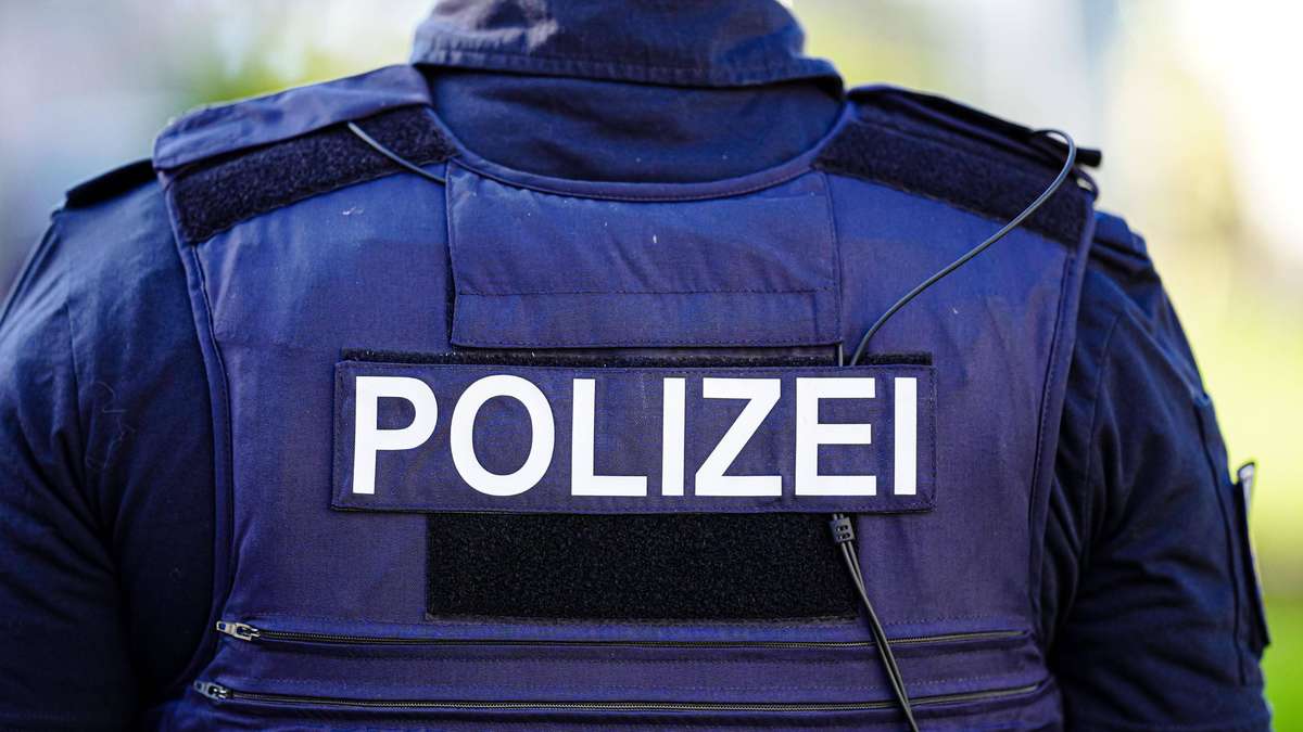 Verkehrskontrolle in Berg am Laim: Mann verweigert Ausstieg, Polizei ...