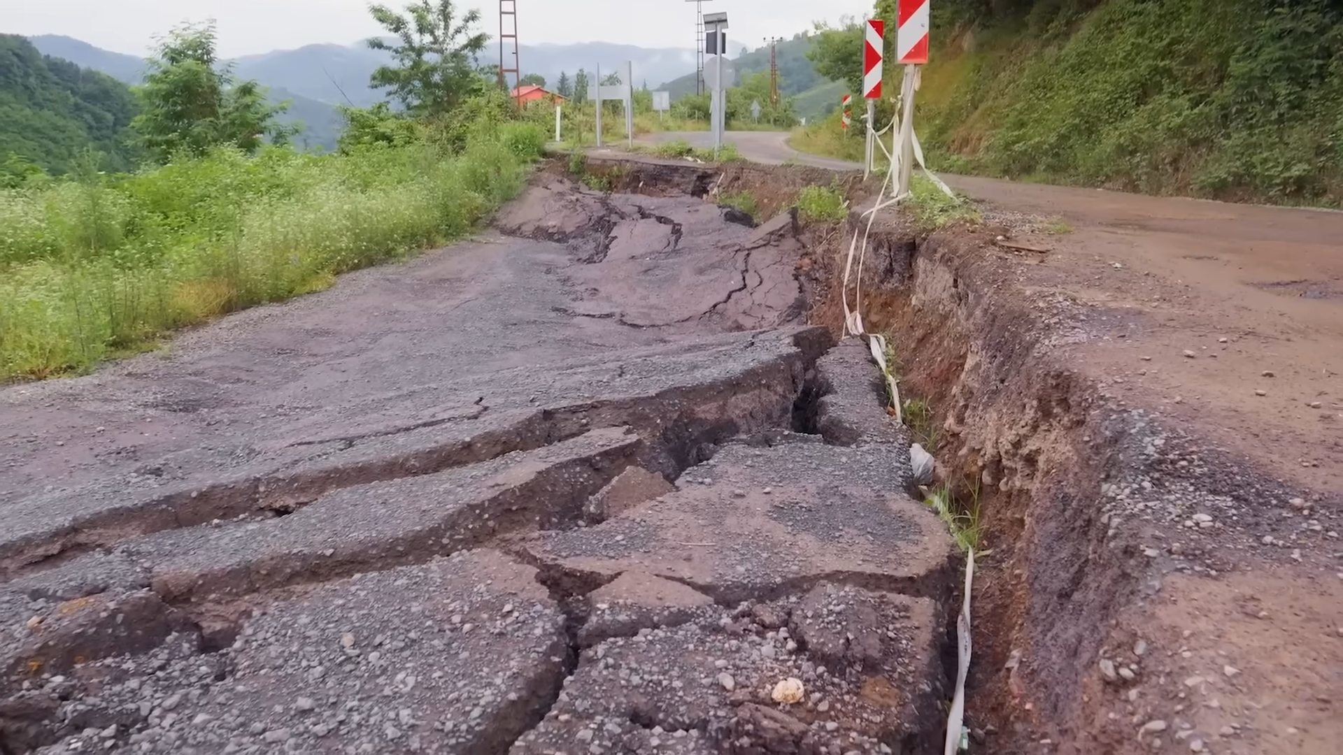 Scientists found evidence of 40 megaquakes along a 620-mile fault off ...