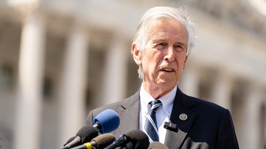 Beyer calls on FAA to suspend AI system for DC-area airports: 'Guinea pigs'
