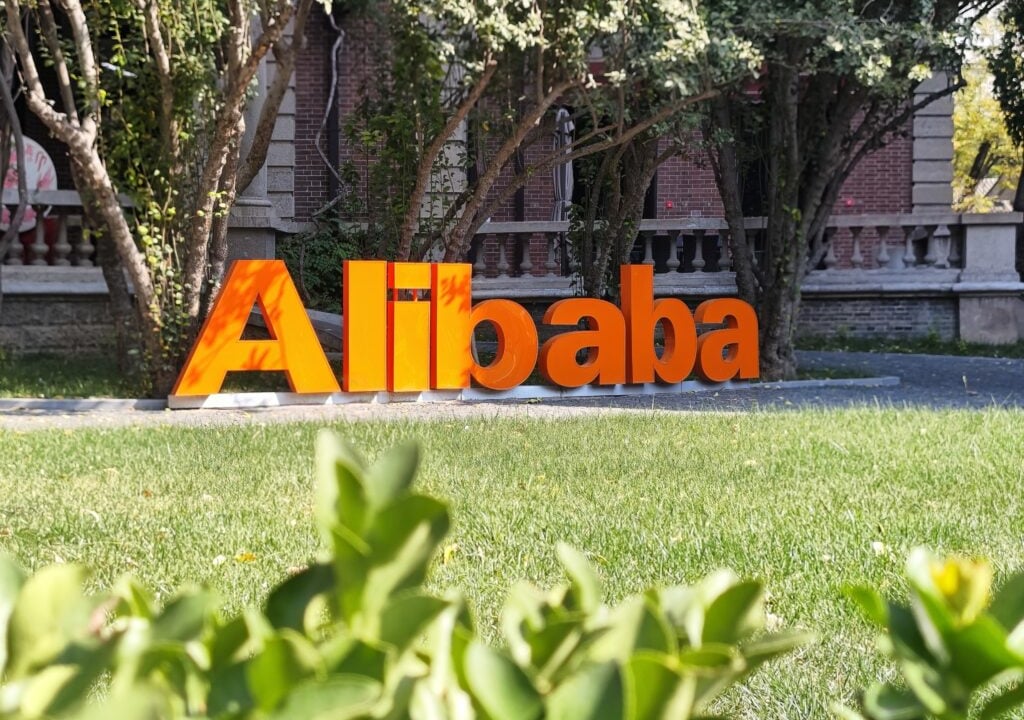 Alibaba just supercharged its AI ambitions: New Zhenwu V900 AI chip ...