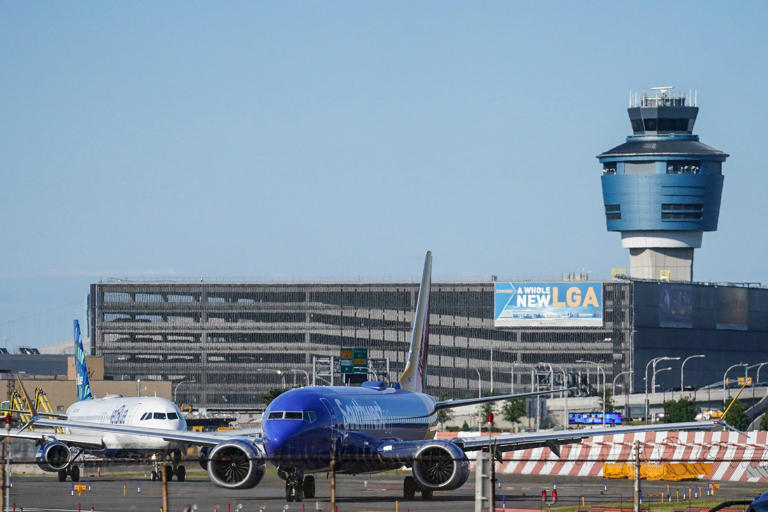Air traffic control calamity disrupting hundreds of US flights ...