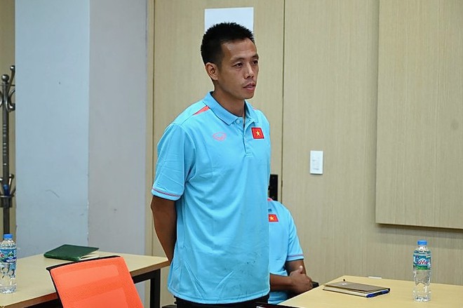 Văn Quyết đi học bằng huấn luyện viên, được tín nhiệm làm lớp trưởng