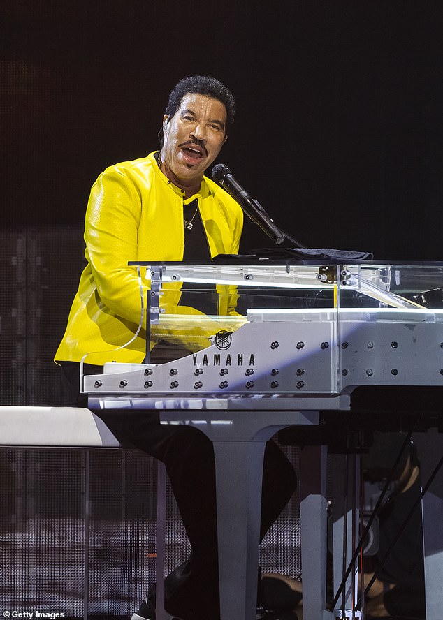 Lionel Richie back in hospital after suffering another heart issue ...